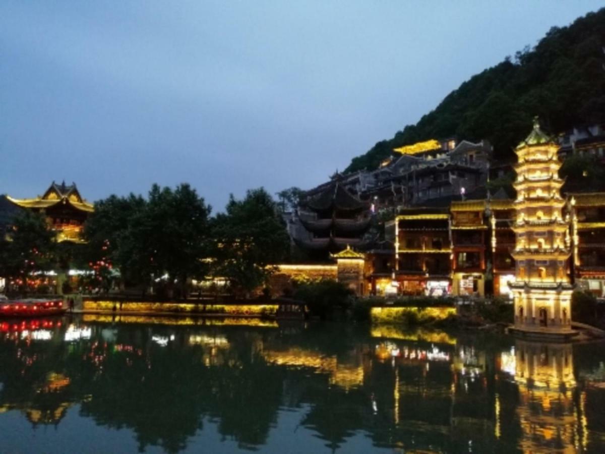 沱江缘民宿 Fenghuang Exterior foto