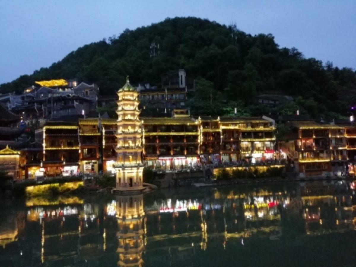 沱江缘民宿 Fenghuang Exterior foto